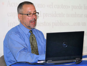 Experto en Ciencia Política dictó charla en la UC Temuco