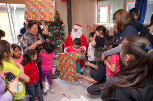 Con alegría las niñas del Hogar Tañi Ruca de Fundación la Frontera celebraron la navidad