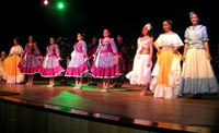 Chile Muestra sus Danzas