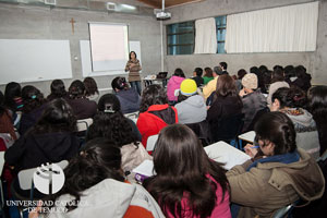 Académicos y estudiantes de Terapia Ocupacional analizaron estrategias para apoyar a personas en Situación de Calle.