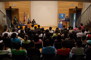 Encuentro entre alumnos destacados y académicos de nuestra universidad