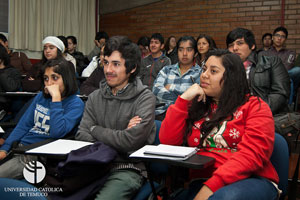 Ex alumnas expusieron en "Encuentro de Egresadas" de la carrera de Pedagogía en Inglés