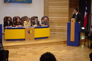 Jóvenes en Debate inició el torneo con cerca de 300 estudiantes