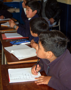 UCT visita primera escuela mapuche de la región administrada por su propia comunidad