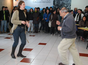 Comenzaron los Momentos Cincuentenario con baile tropical en el Campus Menchaca Lira