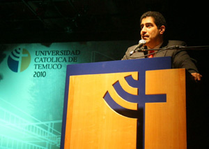 Patricio Navia analizó la situación política del país en foro abierto organizado por la UC Temuco