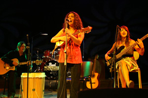 Agrupación Quitrú presentó su música latinoamericana en el Aula Magna