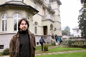 Artista de la UC Temuco regresa a Chile con una exposición fotográfica de la cultura europea