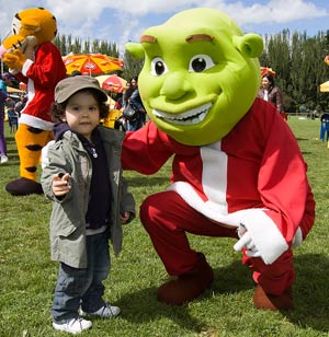 Hijos de funcionarios de la UC Temuco vivieron su navidad anticipada