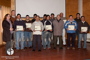 Escuela de Medicina Veterinaria realiza entrega de diplomas en curso de Enfermería de Ganado